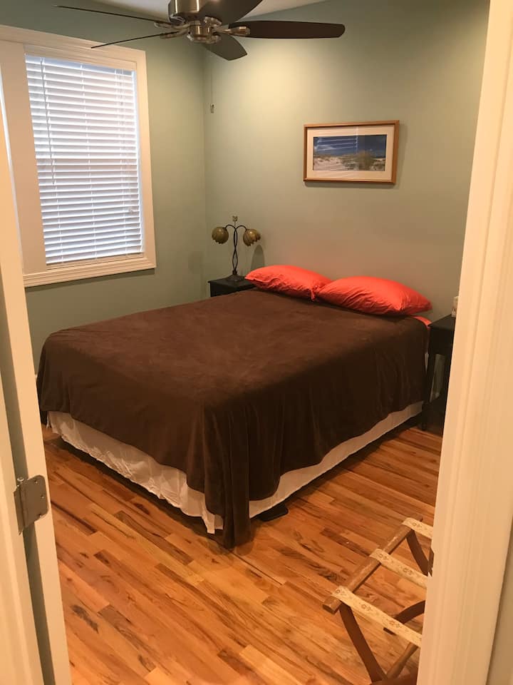 Spavaća soba za goste na katu br. 2. Bračni krevet (160 