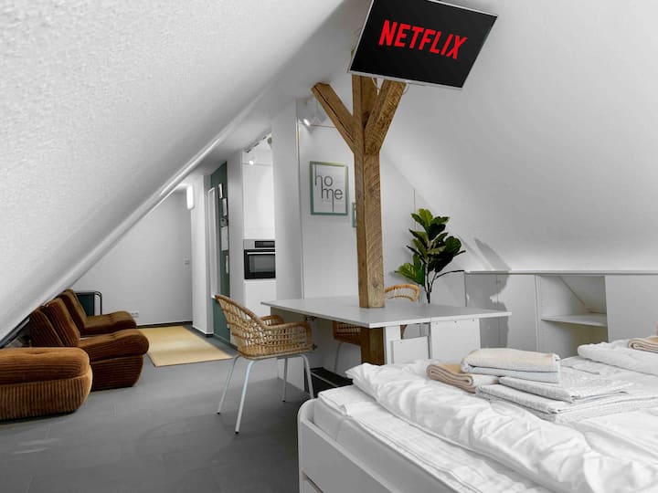 EXCLUSIVE | Top Floor near HBF Main Station for 4