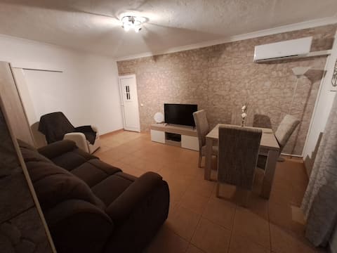 Top Airbnb: The dolls house em União Das Freguesias De Estômbar E Parchal