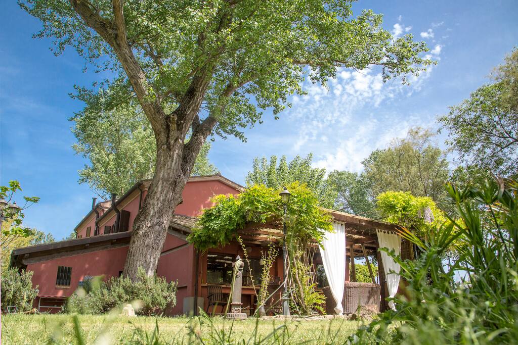 Il casolare-The Country house.
