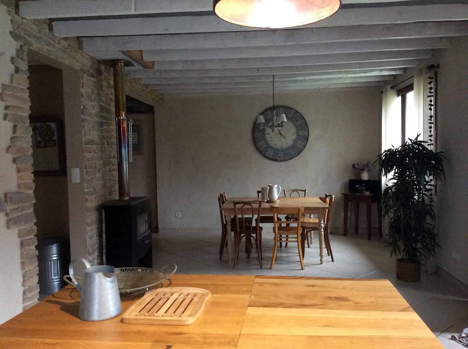 Big living area. Square table comfortably fits 8 people