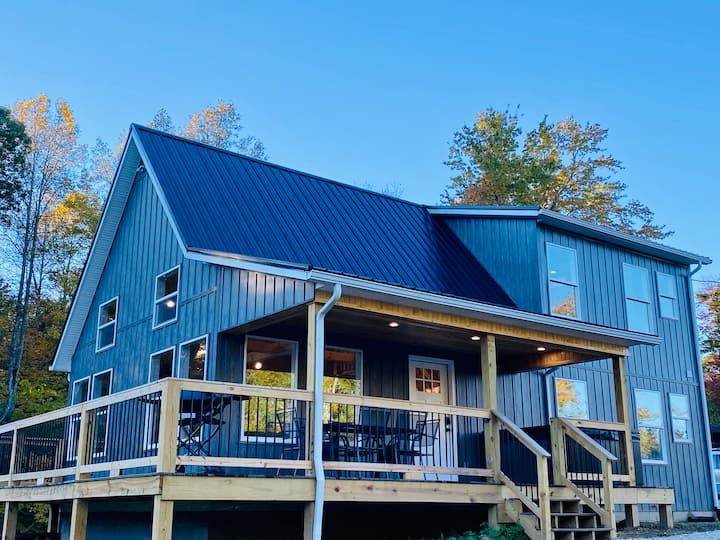 Glencoe Cabin modern, hot tub, 3 king beds Cabins for Rent in