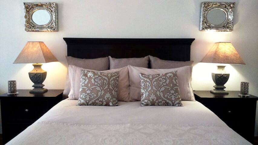 Private room near O.R Tambo  /Barbet's Nest 1