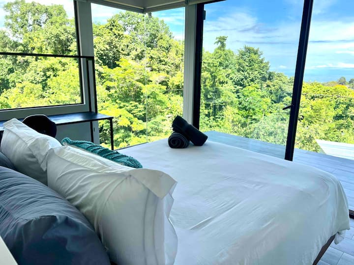 Increíbles vistas desde una habitación muy privada con entrada independiente desde la casita. 