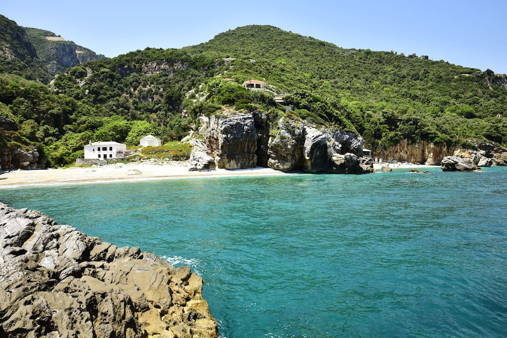 House on the left beach, fish tavern up to the parking area, relaxing beach bar on the right beach.