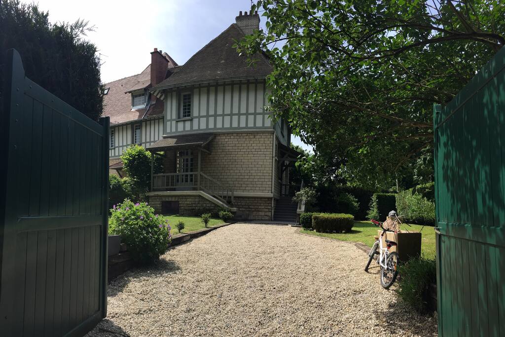 Extérieur de la maison et jardin