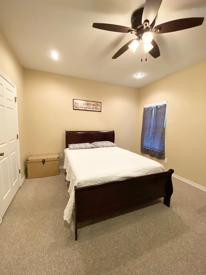 Една од главните спални соби (бр. 1)