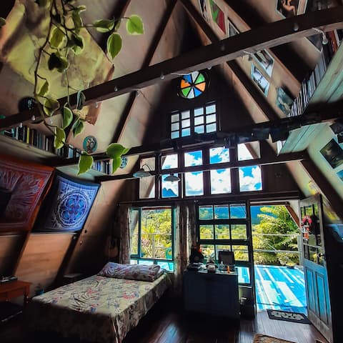 Prisma da Colina Chalet overlooking the mountains