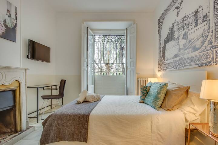 Lujoso apartamento con vistas al Palacio Real gallery image 5