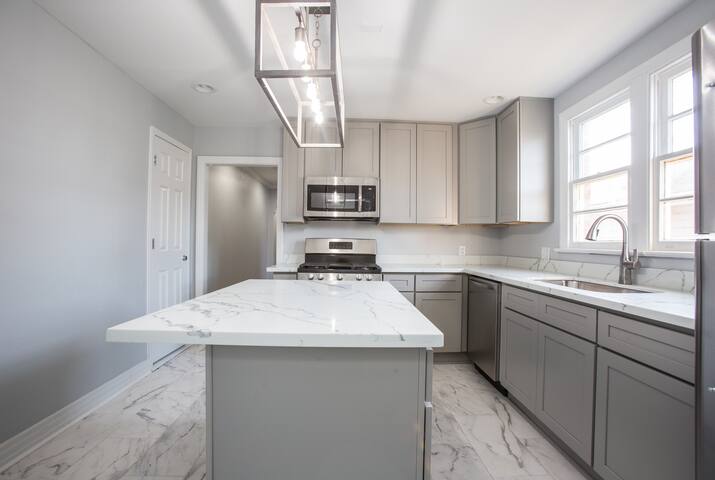 PREMIERE TOURO HOME 3.6 MILES FROM FRENCH QUARTER gallery image 3