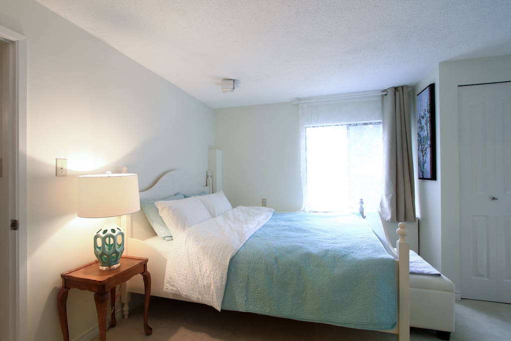 Bedroom #1 Queen size bed with creekside deck