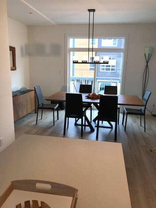 Kitchen with large island table