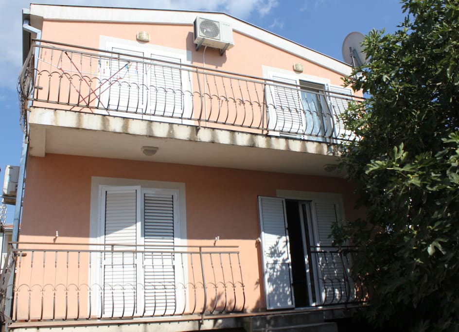 Yard facade