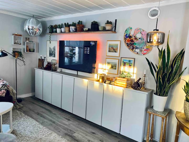 Trevlig Sjönära Villa Med Altan Och Trädgård - Östersund