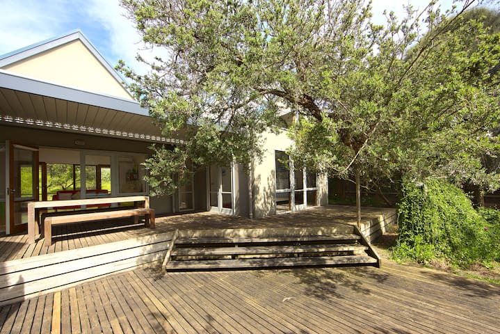 Blairgowrie Beach Hideaway - walk to beaches