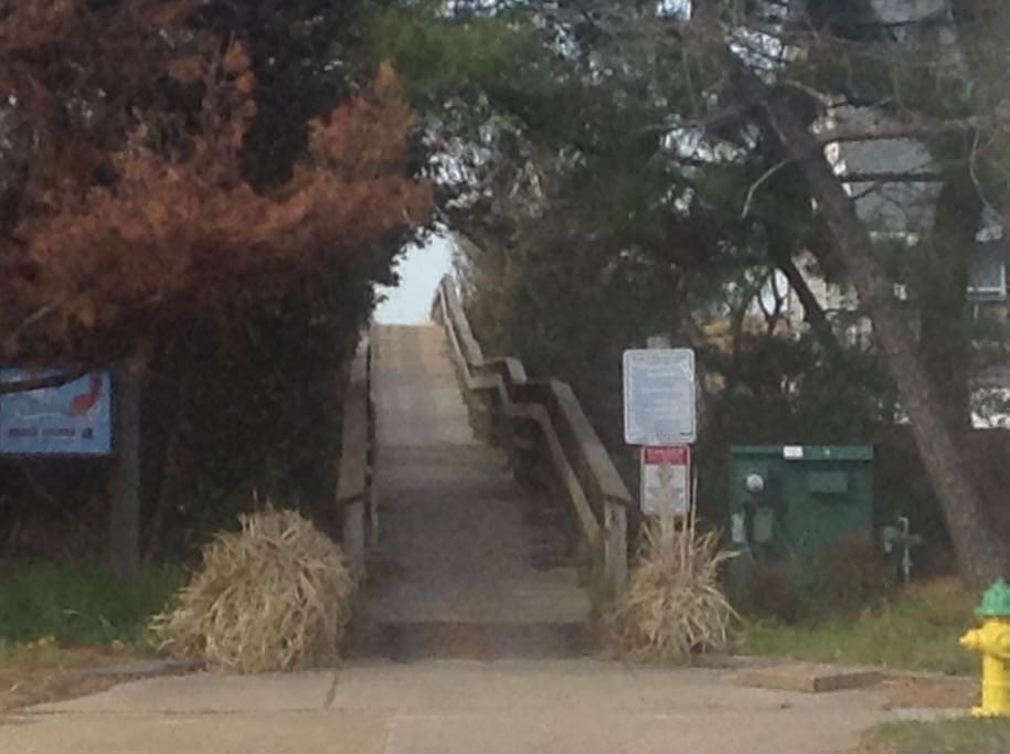 2 blocks from beach access