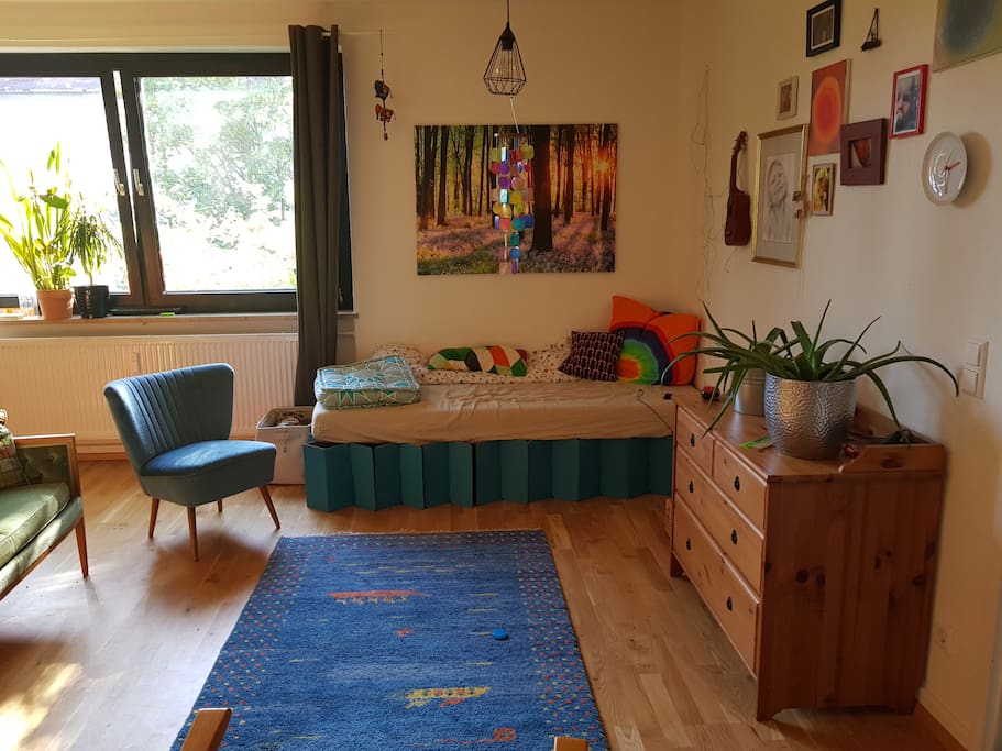 Wohnzimmer mit Schlafmöglichkeit