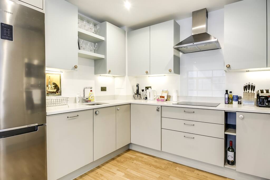 A sleek, fully-equipped kitchen...
