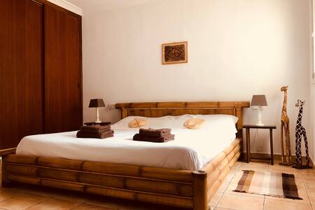 Bamboo room in quiet villa (two bedrooms)