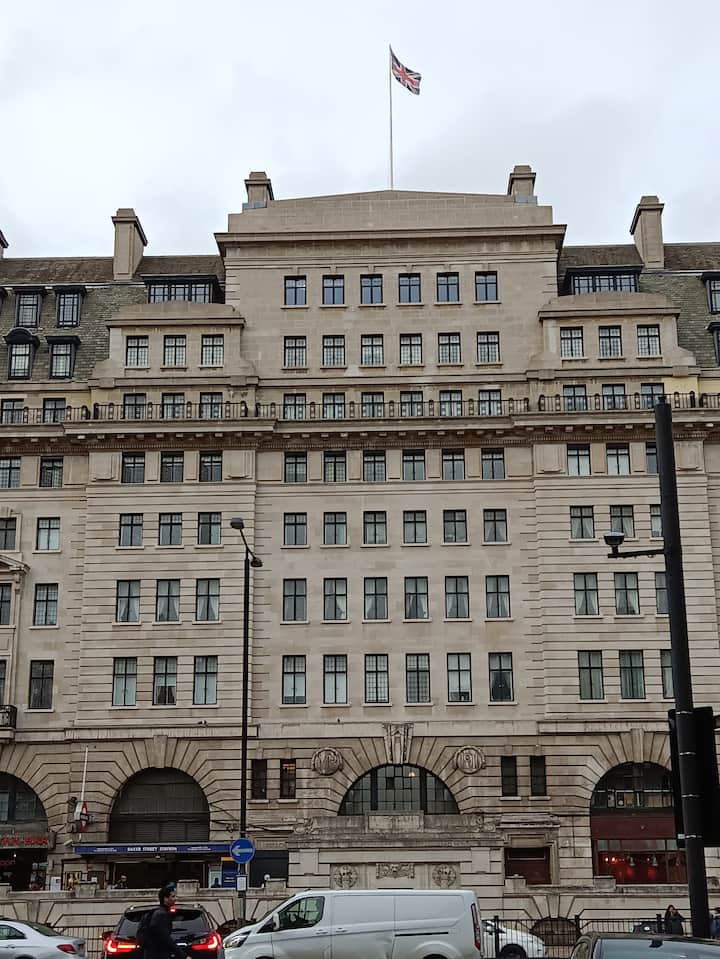 Spacious 3 Bedroom Apartment With High Ceilings - Londres