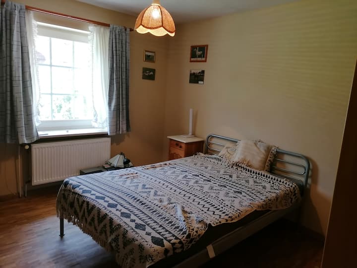 غرفة نوم في الطابق الأرضي