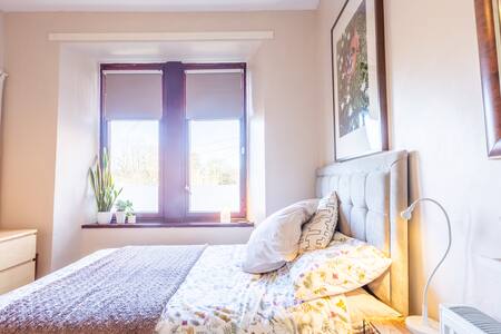 Double room, free parking, great transport links