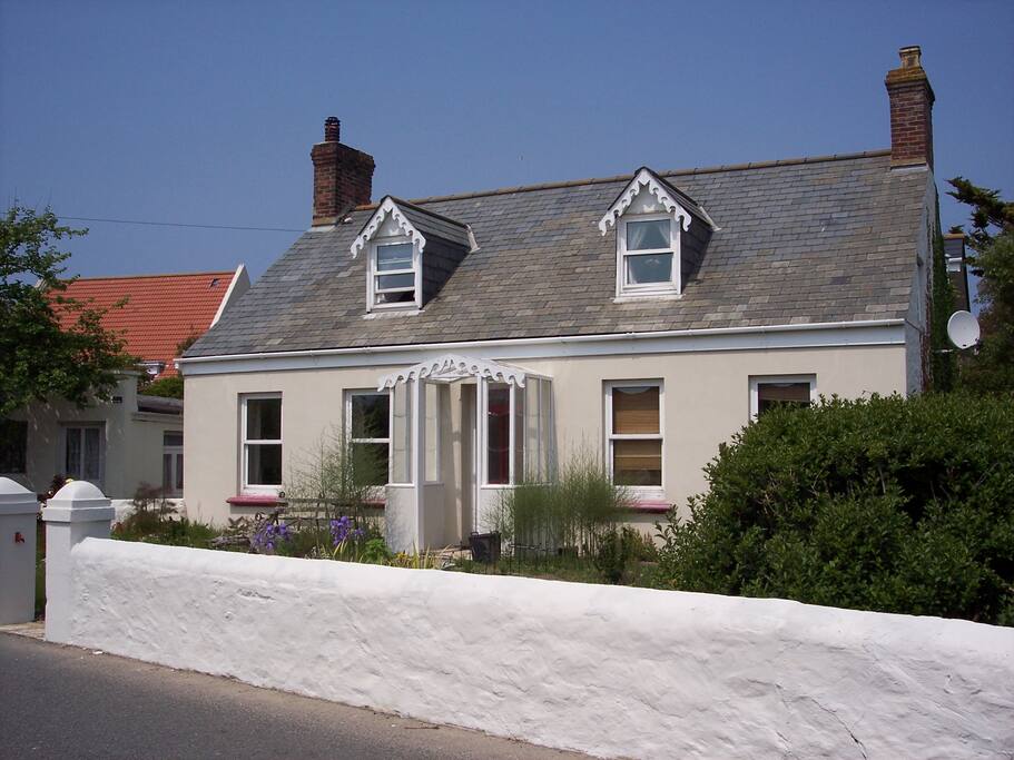 Traditional Guernsey Cottage Cottages for Rent in Castel, Guernsey