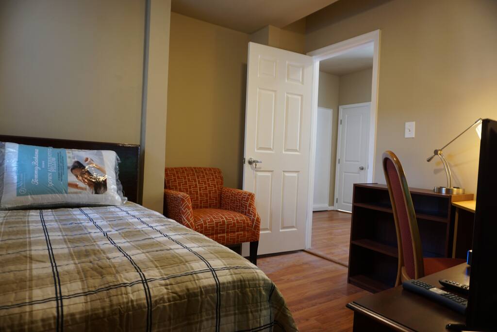 bedroom102-3