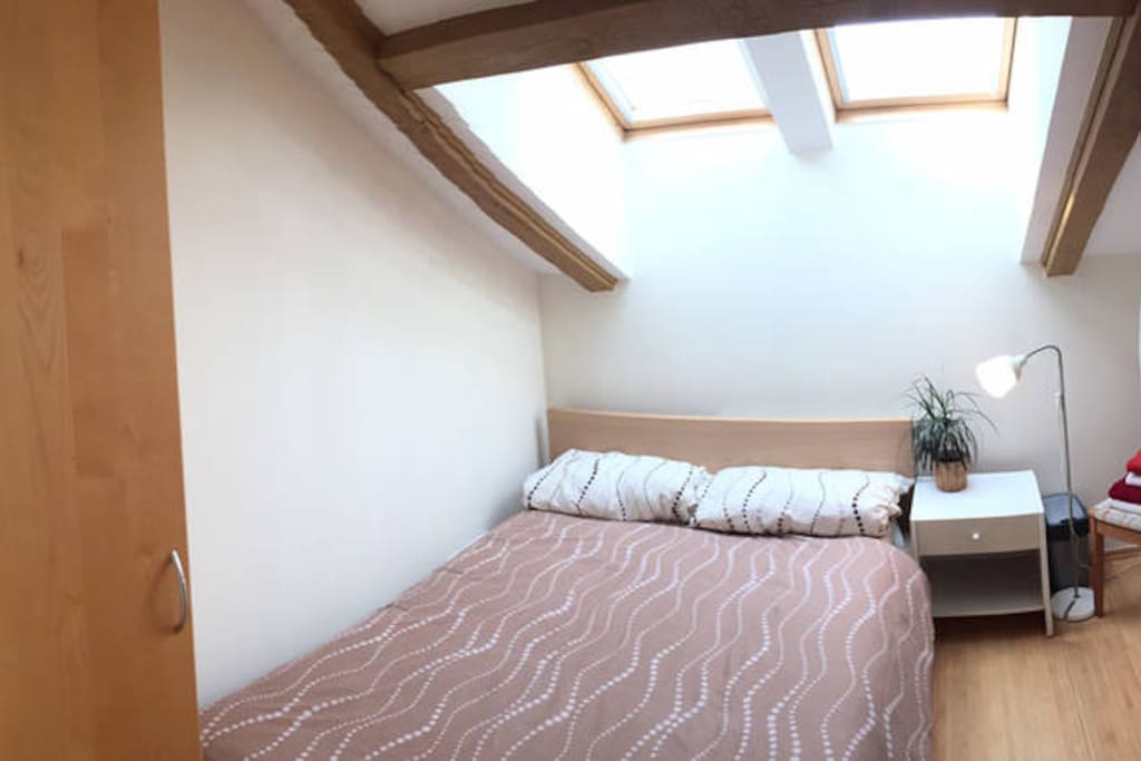 Doublebed bedroom. Comfortable queen size 150x200cm.