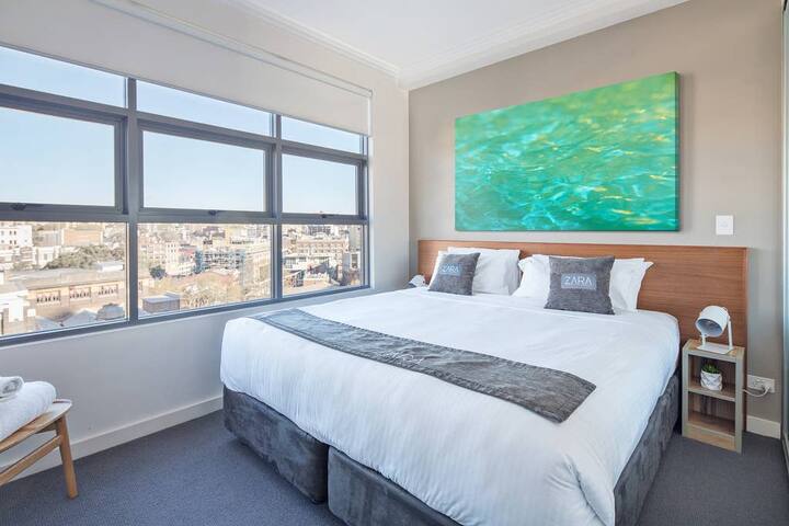 Luxe Three Bed Penthouse- Hotel In Heart Of City gallery image 2