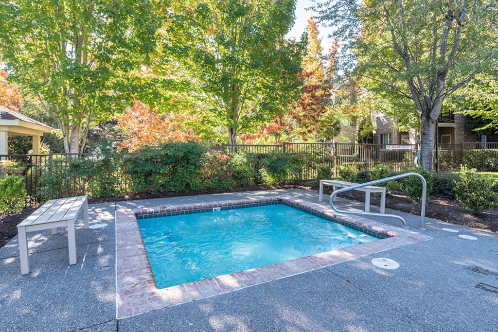 Apt complex hot tub spa