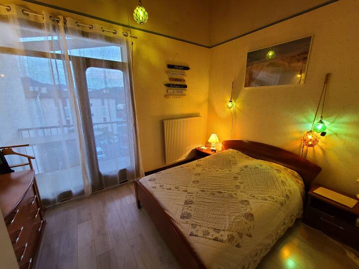 卧室1 （带电视） +阳台