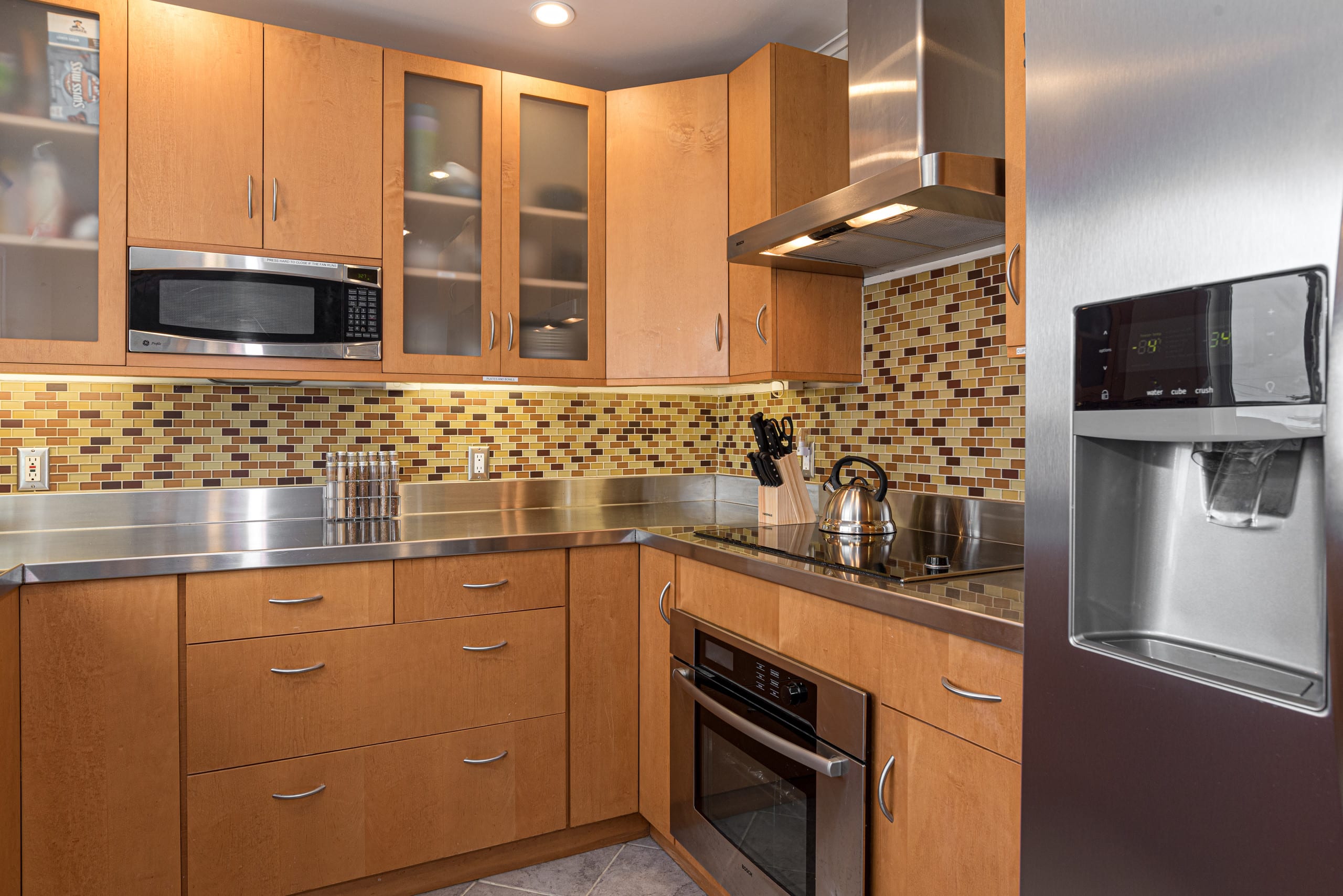 Home in San Francisco · ★5.0 · 2 bedrooms · 2 beds · 2 private baths - Image 11