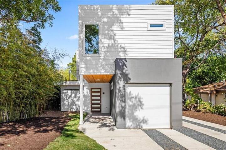 Central Austin’s RockRiver Estate