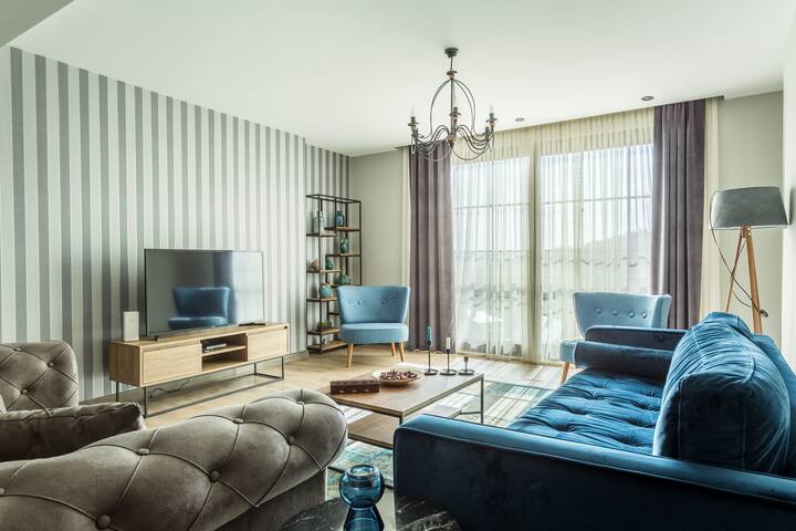 Winter Garden Suite – 24/7 Service & Free Cleaning gallery image 4