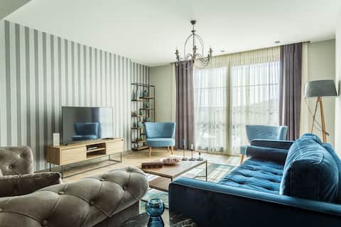 Winter Garden Suite – 24/7 Service & Free Cleaning