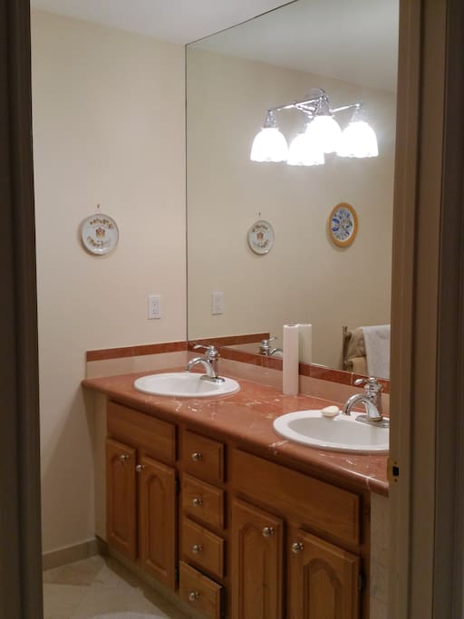 Double vanity bathroom
