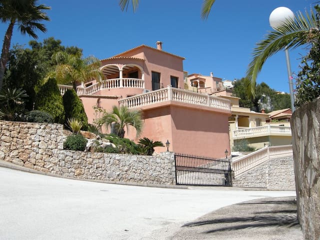 Superb villa with stunning views