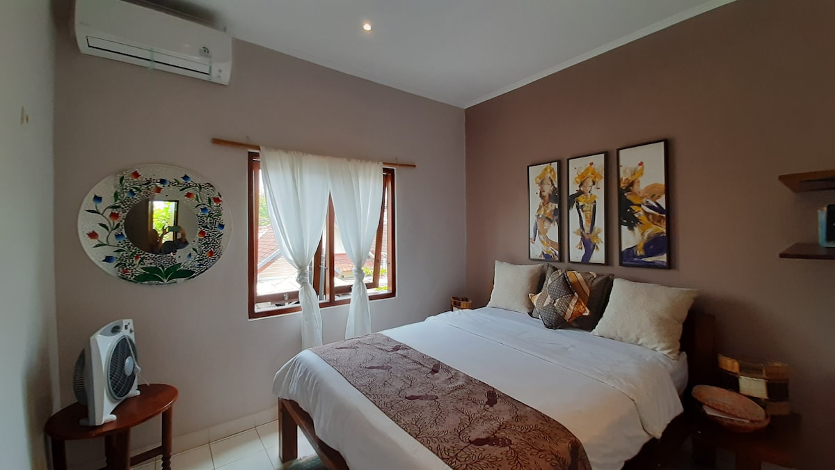 Dhomë gjumi për vizitorët në katin e 2-të me krevat dopio "queen"