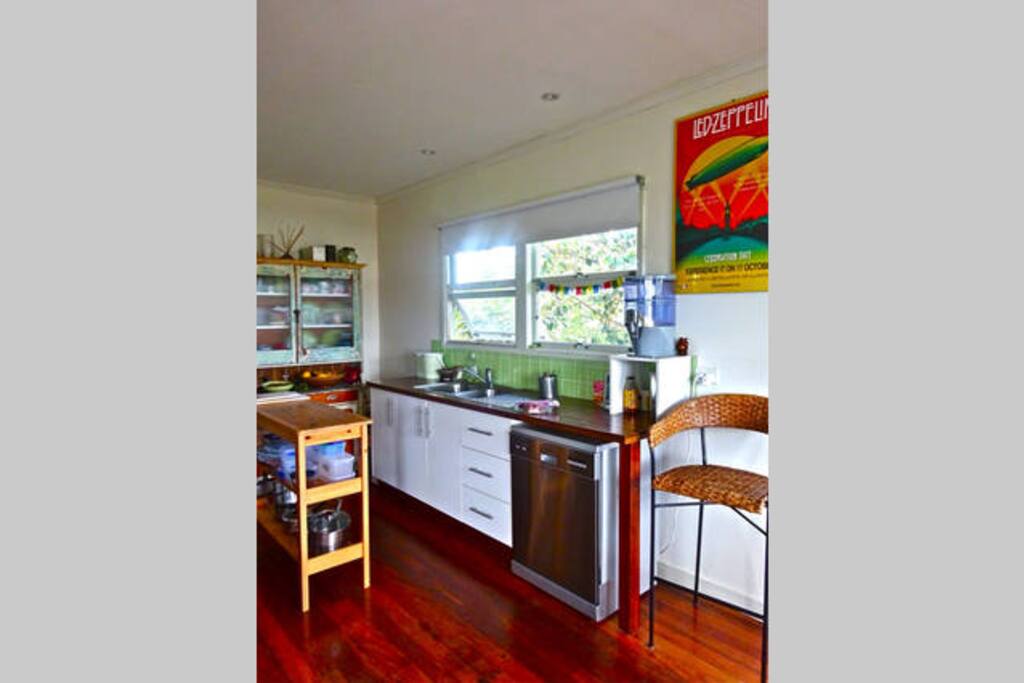 Functional kitchen with dishwasher!