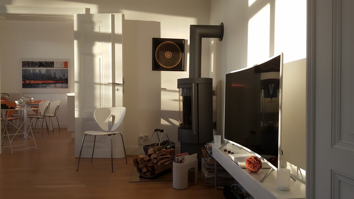 Top Airbnb: Amazing Balcony Flat overlooking Teutoburger Platz in Prenzlauer Berg