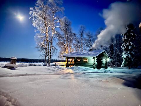 Epic private Aurora Chalet by two rivers