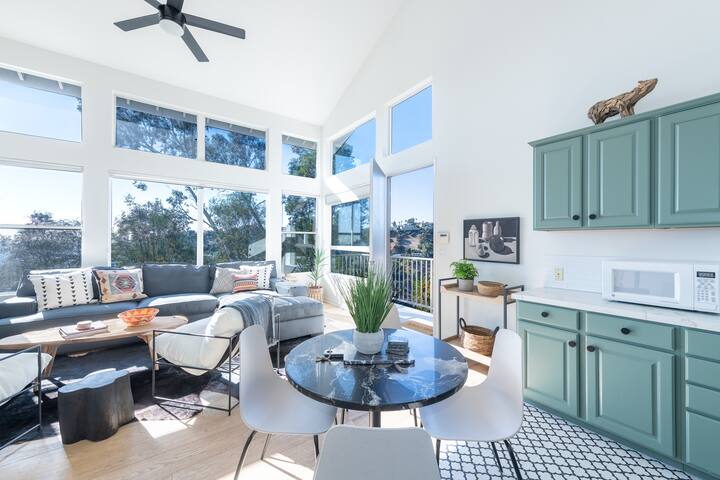 Private Hollywood Hills Retreat with Views gallery image 3