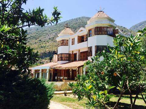 CEDAR WOOD VILLA NEXT TO RIVER IN 1 ACRE LAND