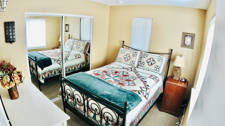 楼上房间- 1张双人床