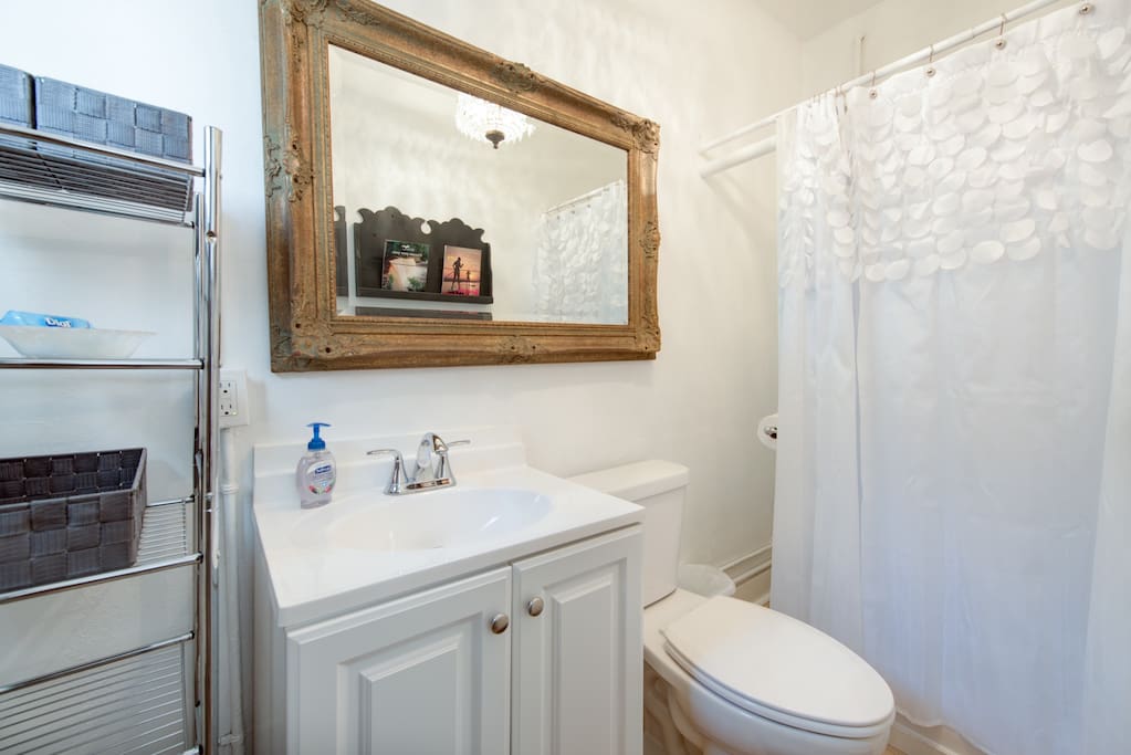 Beautiful, glamorous bathroom!