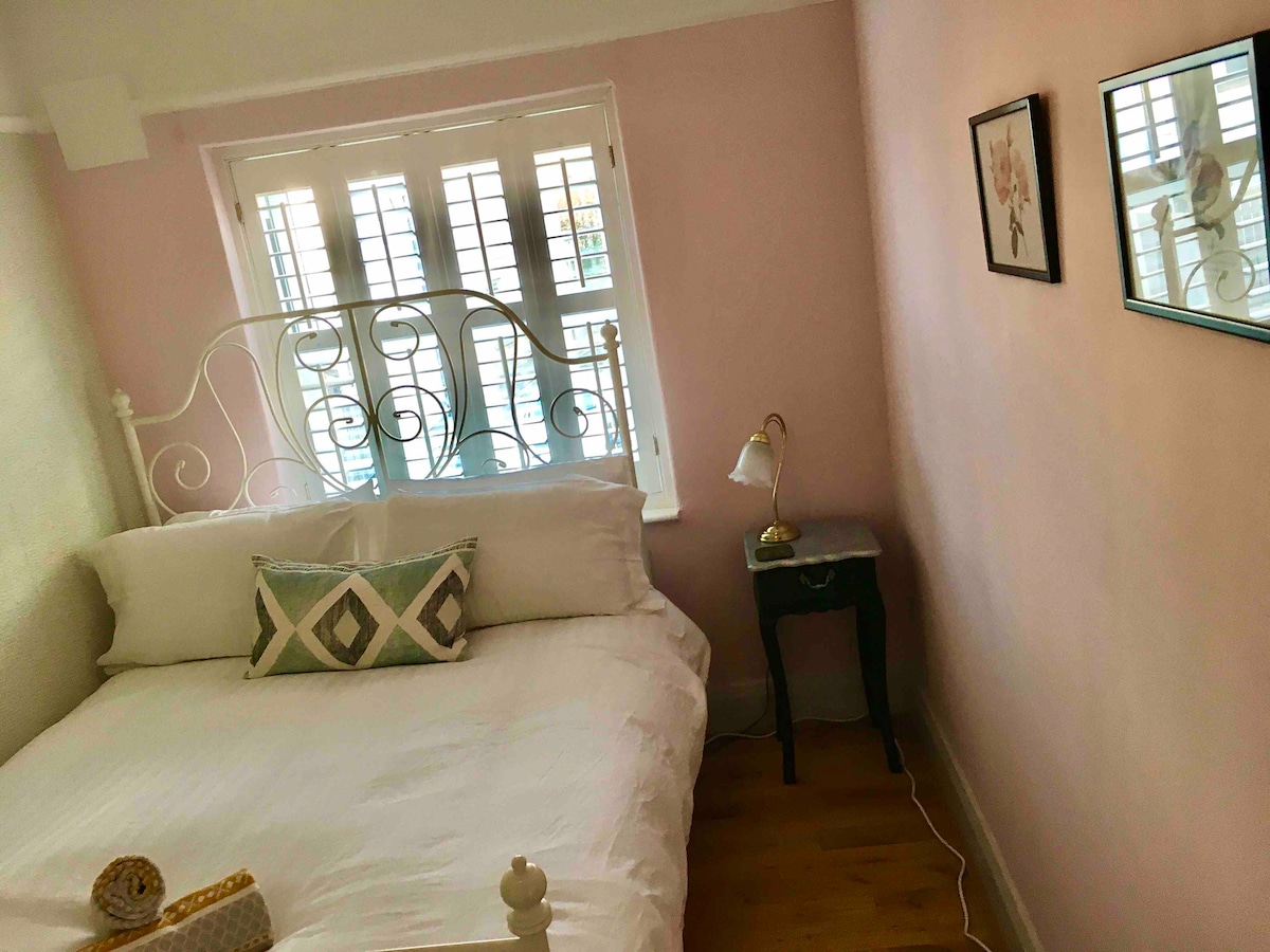 Спалня 2. Очарователна двойна спалня