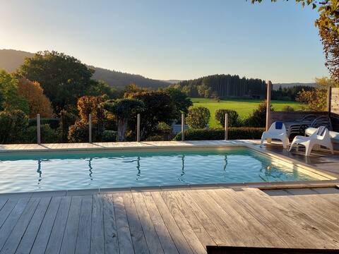 Charming cottage with panoramic views and jacuzzi