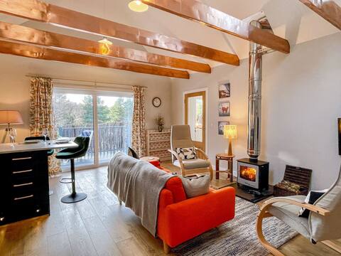 Copper Cottage. Cosy, comfy, woods and wildlife.