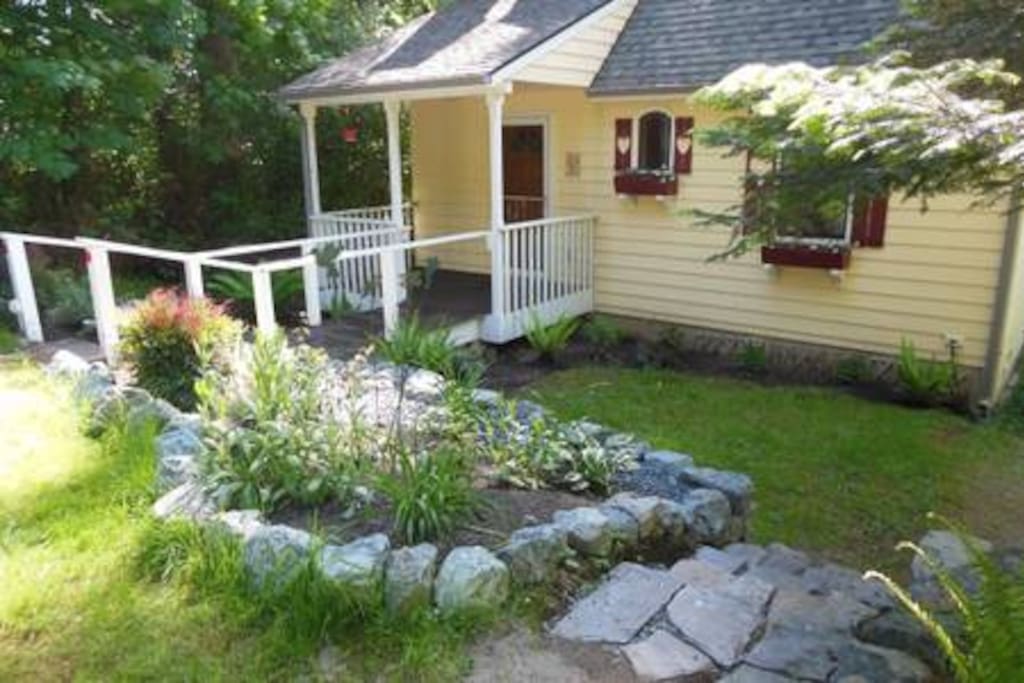 Whidbey Island Birdhouse at Beverly Beach Houses for Rent in Freeland